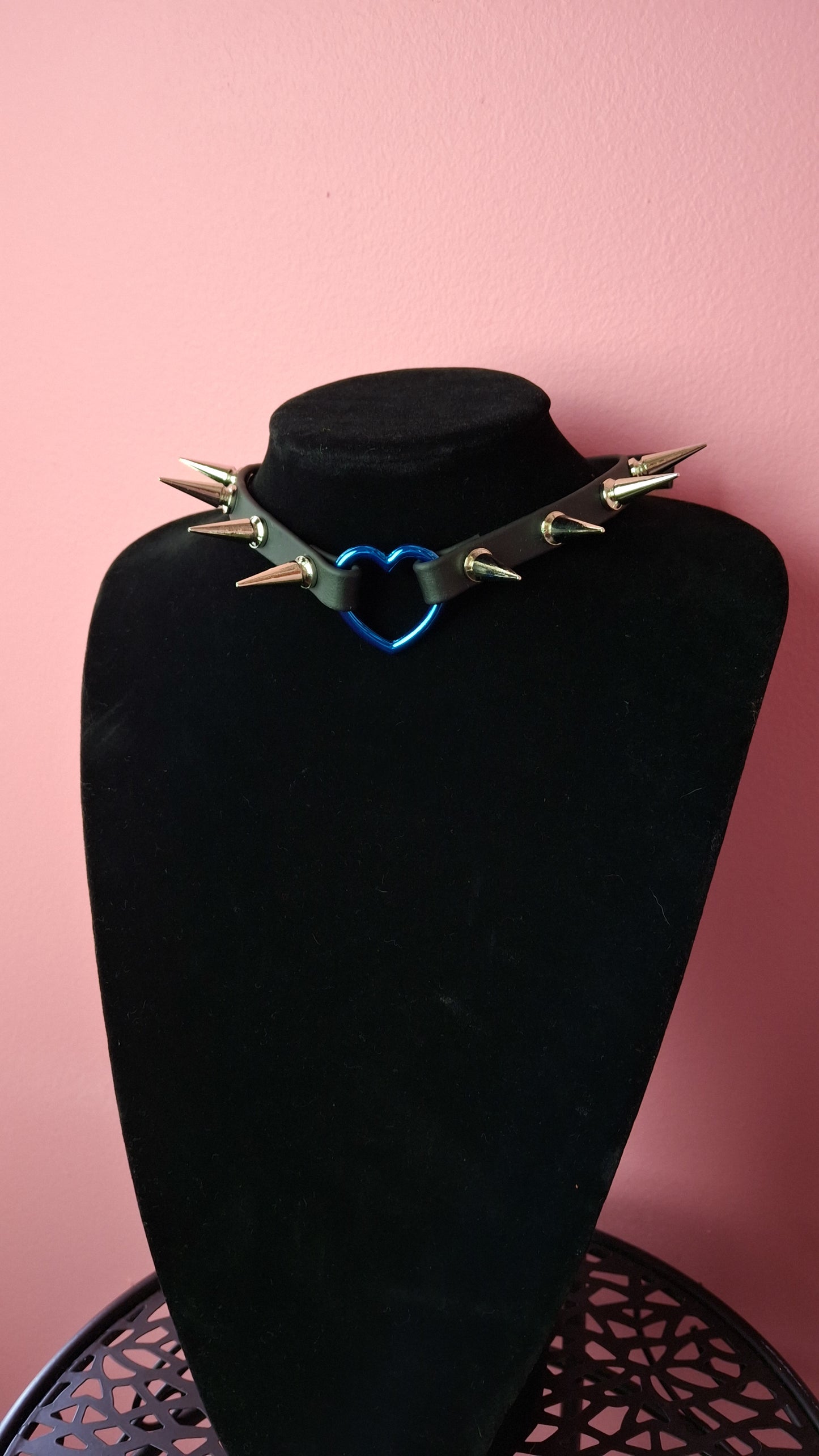 Blue heart choker faux leather - RTS