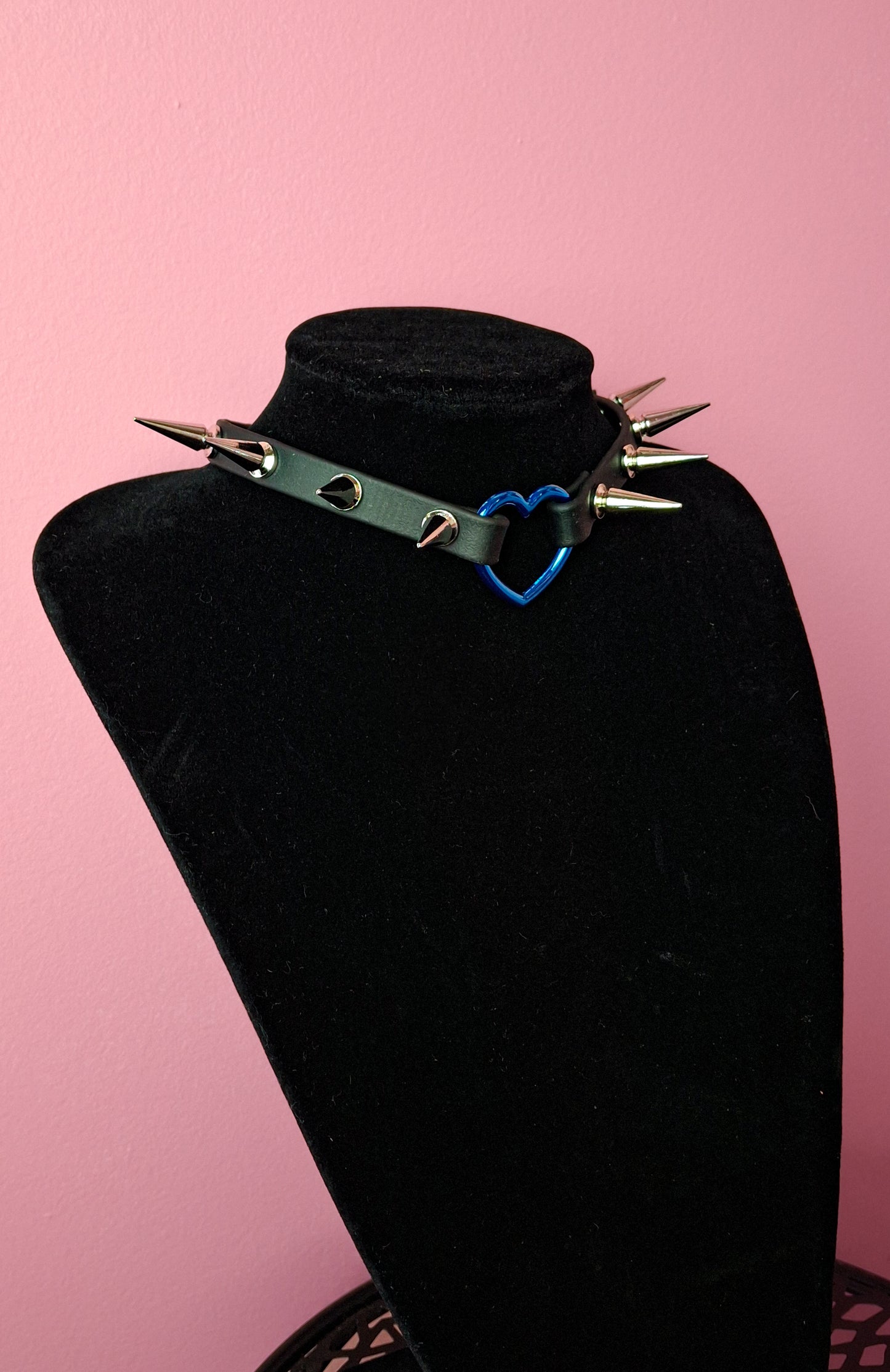 Blue heart choker faux leather - RTS