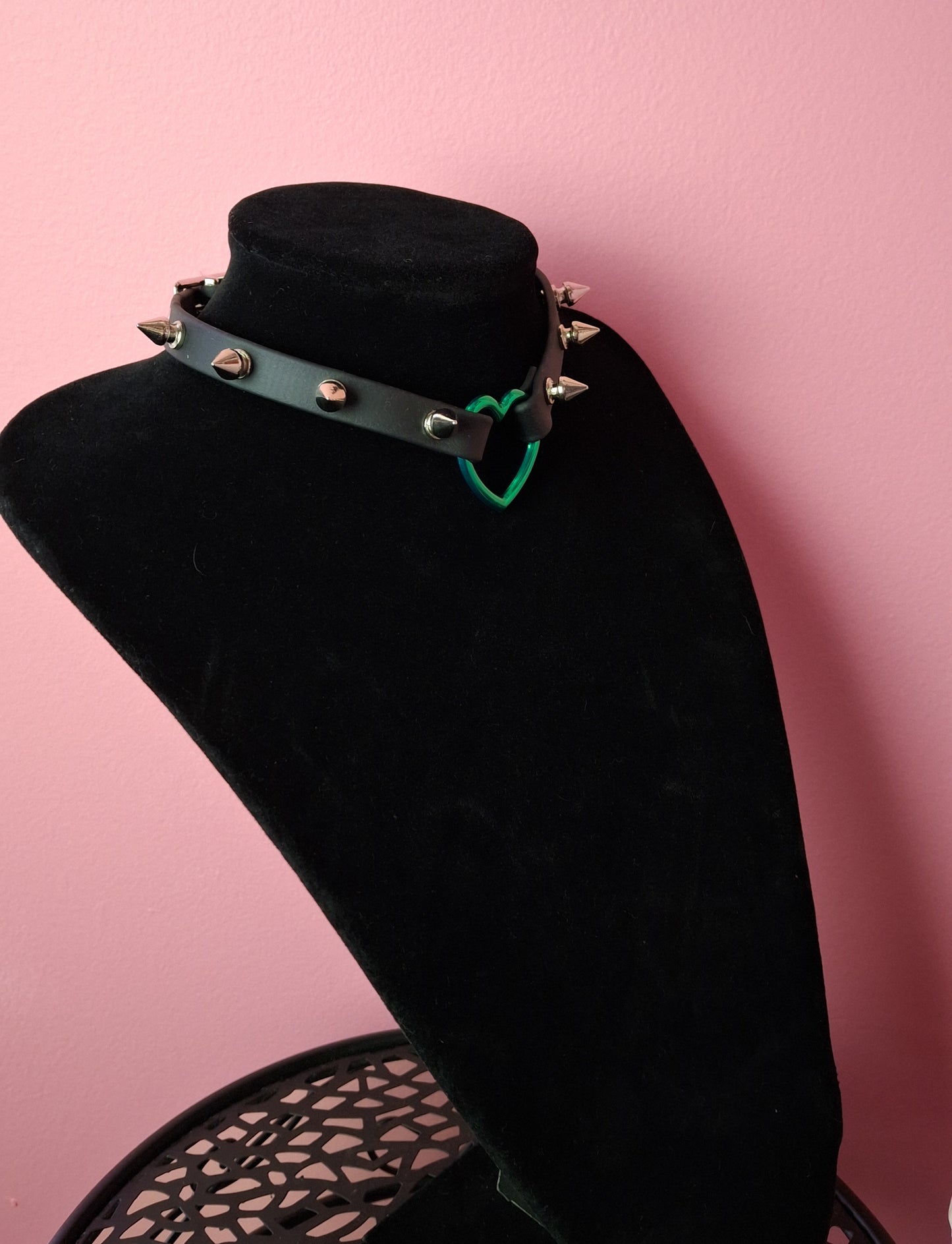 Green heart choker faux leather - RTS
