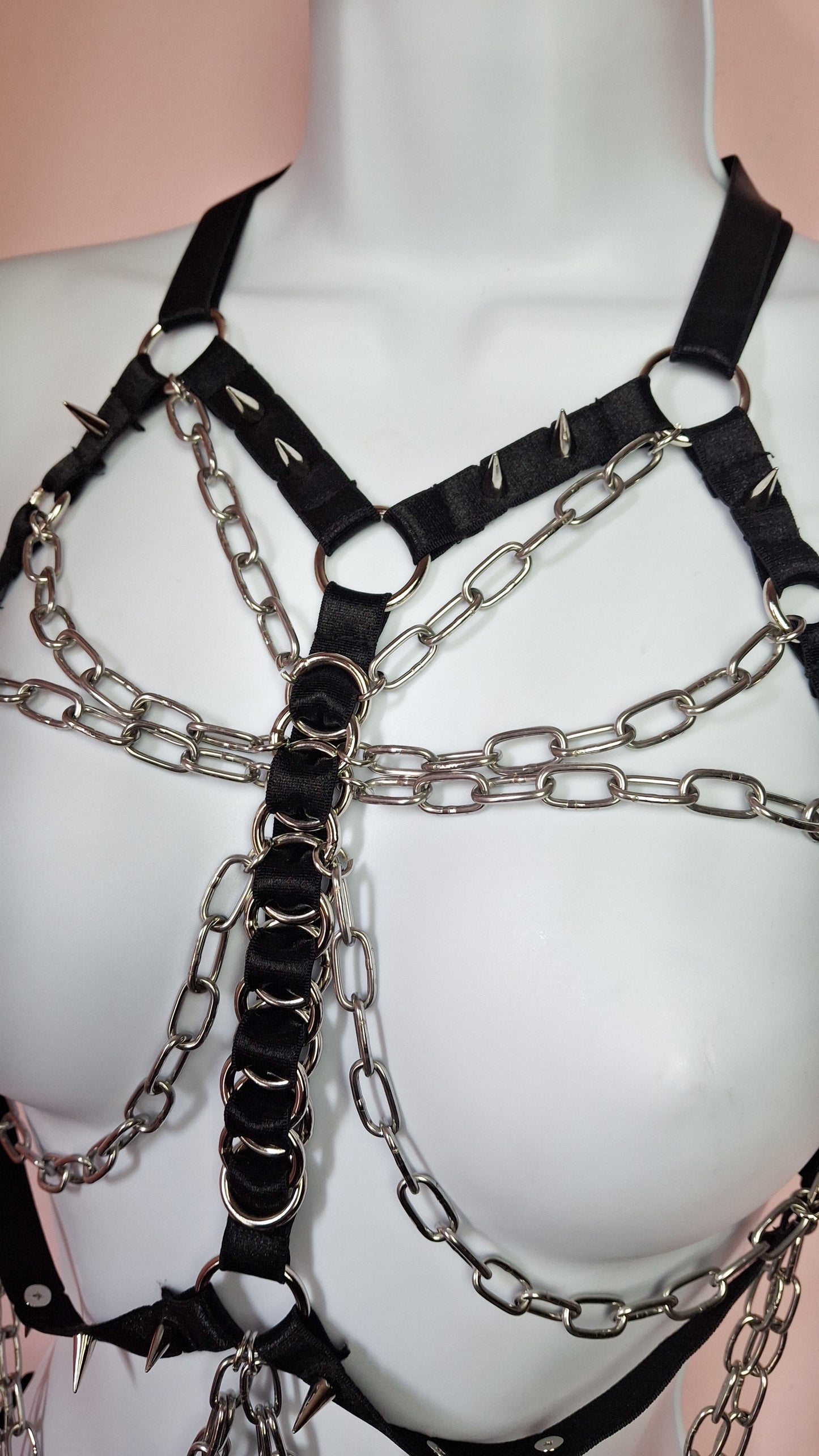 Pallas chest harness optional spikes