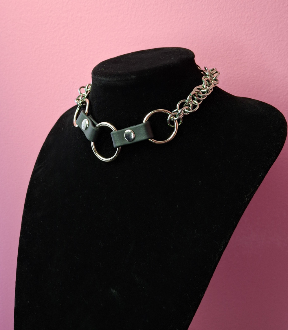 Trinity chainmaille choker necklace