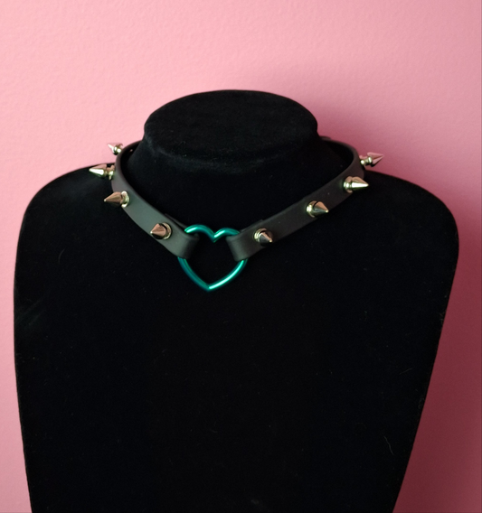 Green heart choker faux leather - RTS