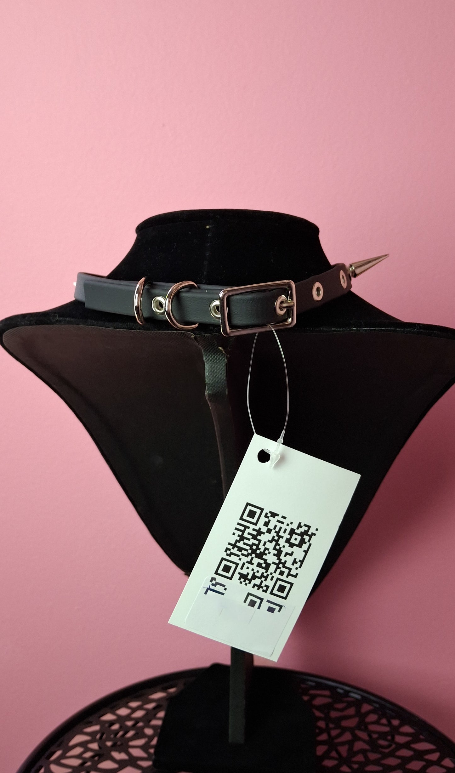 Red heart choker faux leather RTS